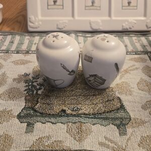 Pfaltzgraff Naturewood Salt And Pepper Shakers